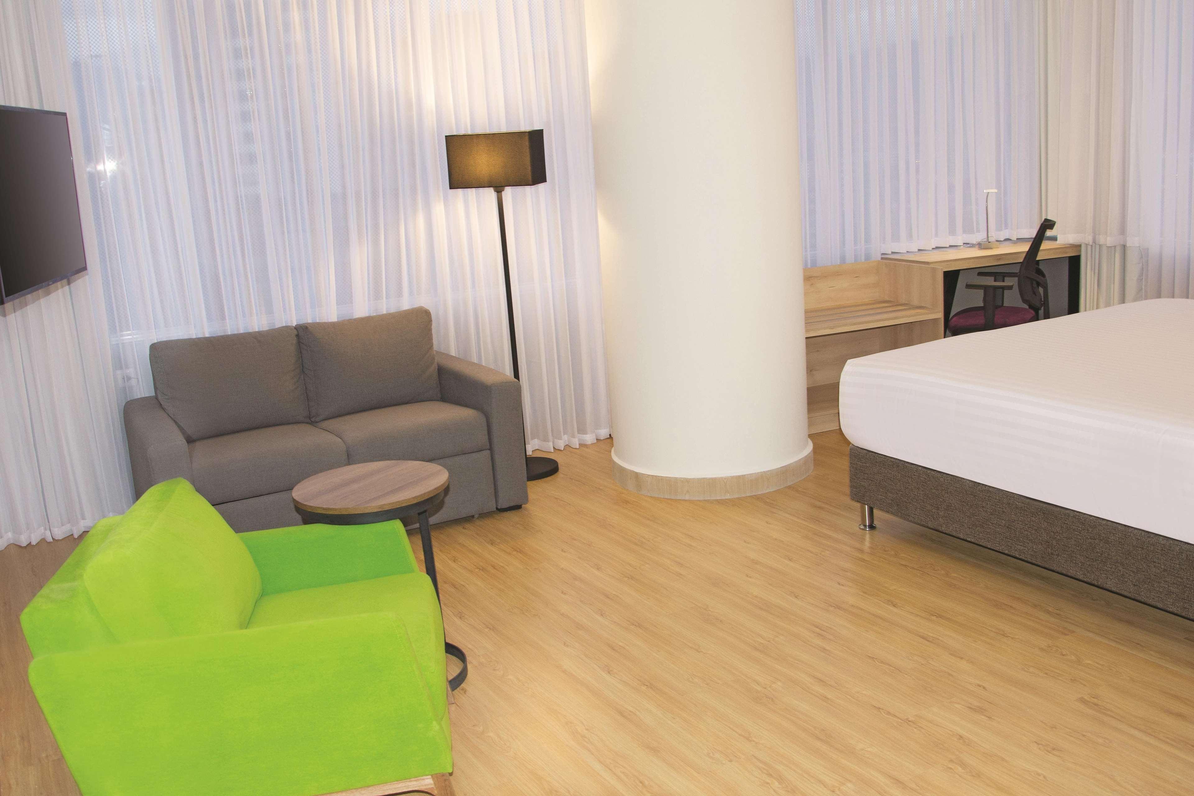 La Quinta By Wyndham Medellin Hotel Eksteriør billede