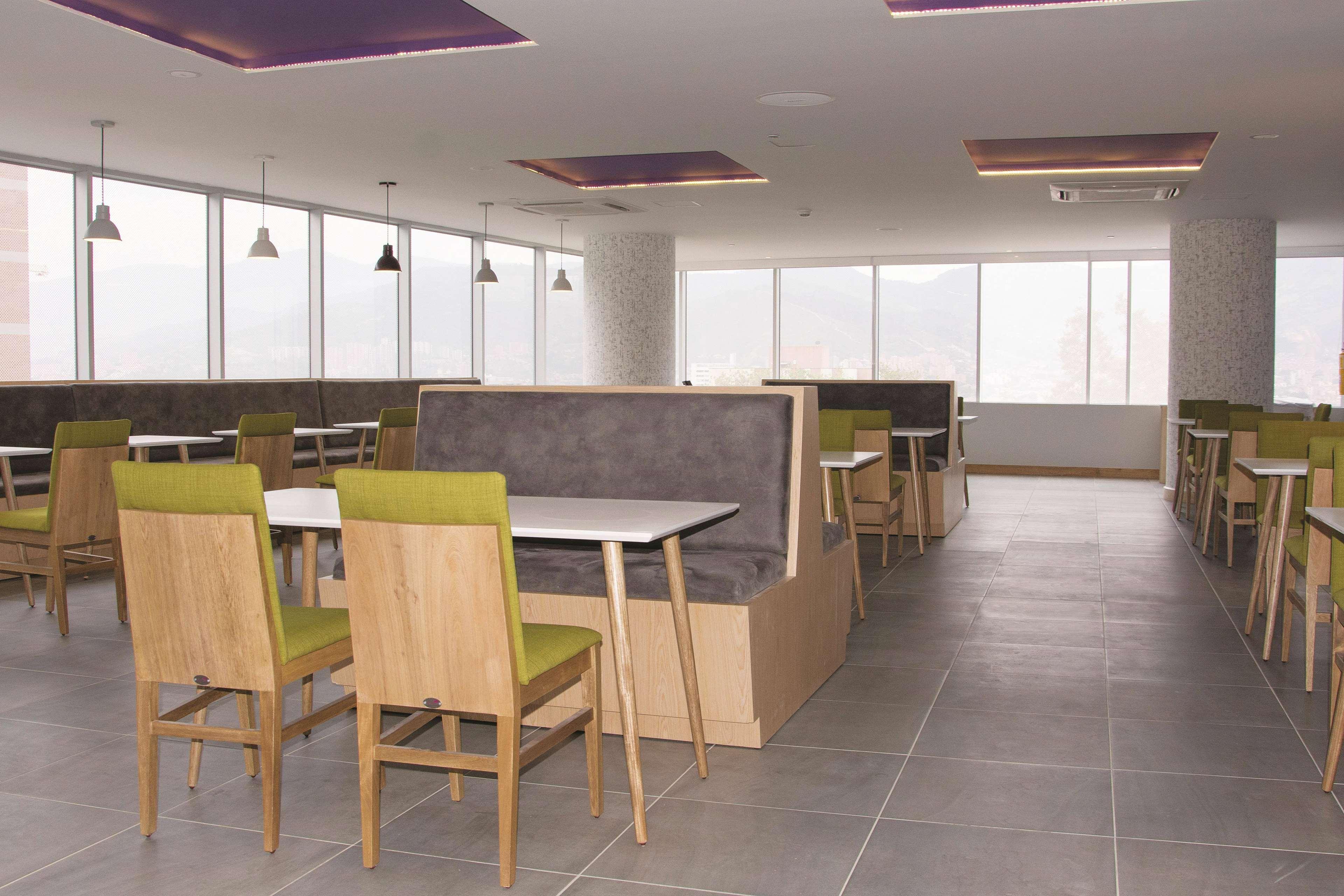 La Quinta By Wyndham Medellin Hotel Eksteriør billede