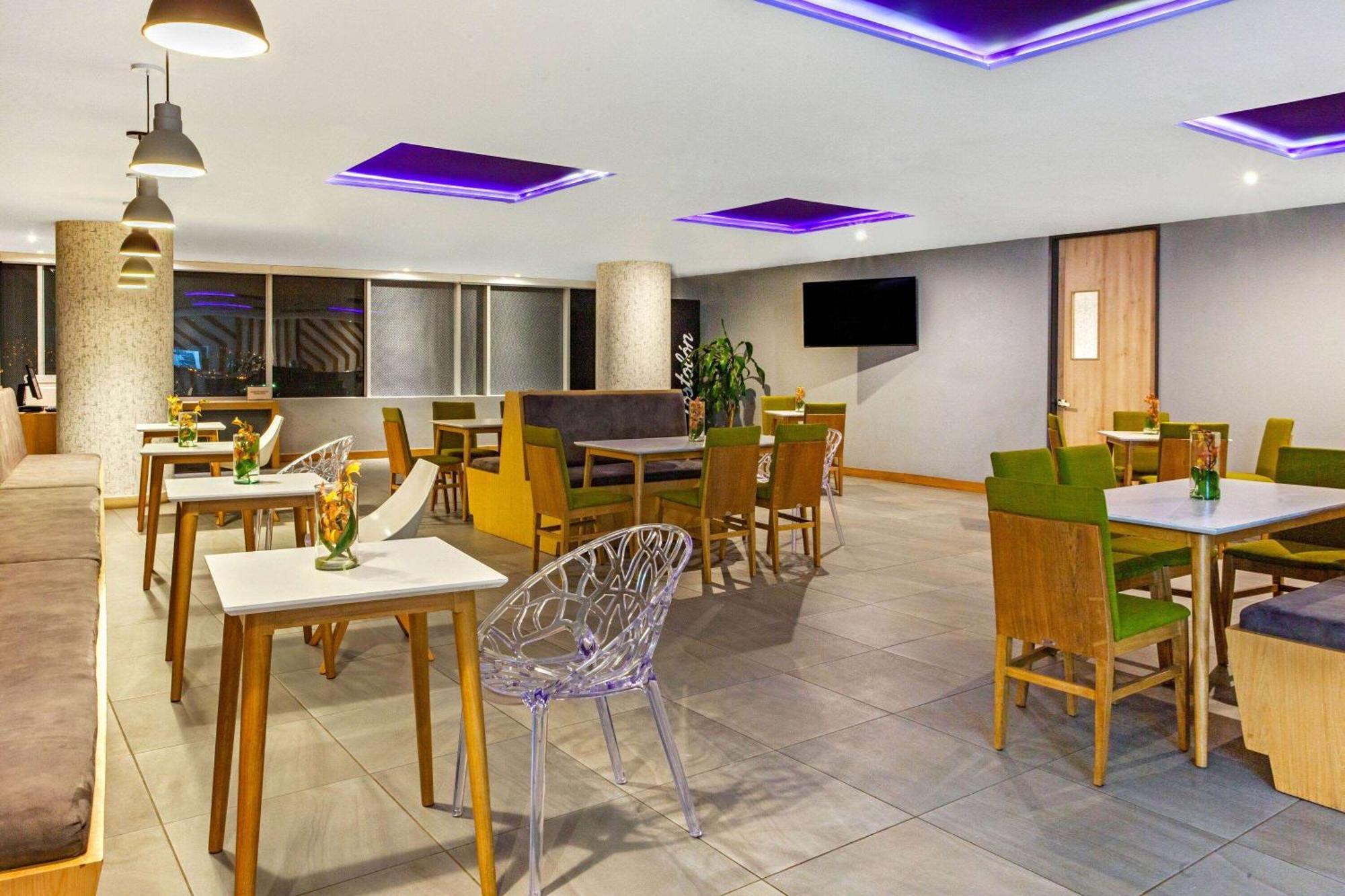 La Quinta By Wyndham Medellin Hotel Eksteriør billede