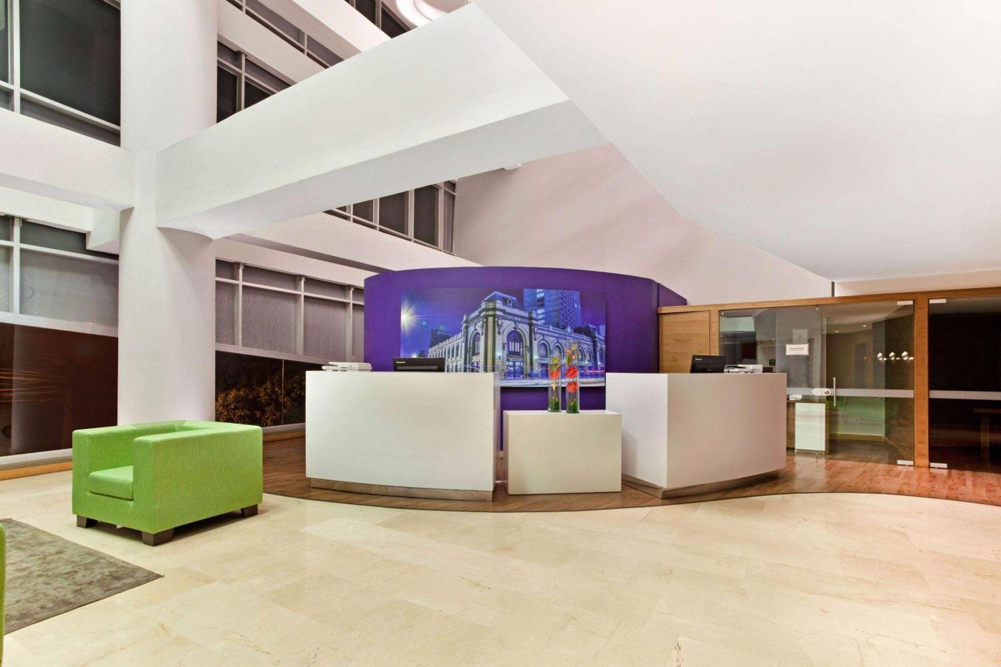 La Quinta By Wyndham Medellin Hotel Eksteriør billede