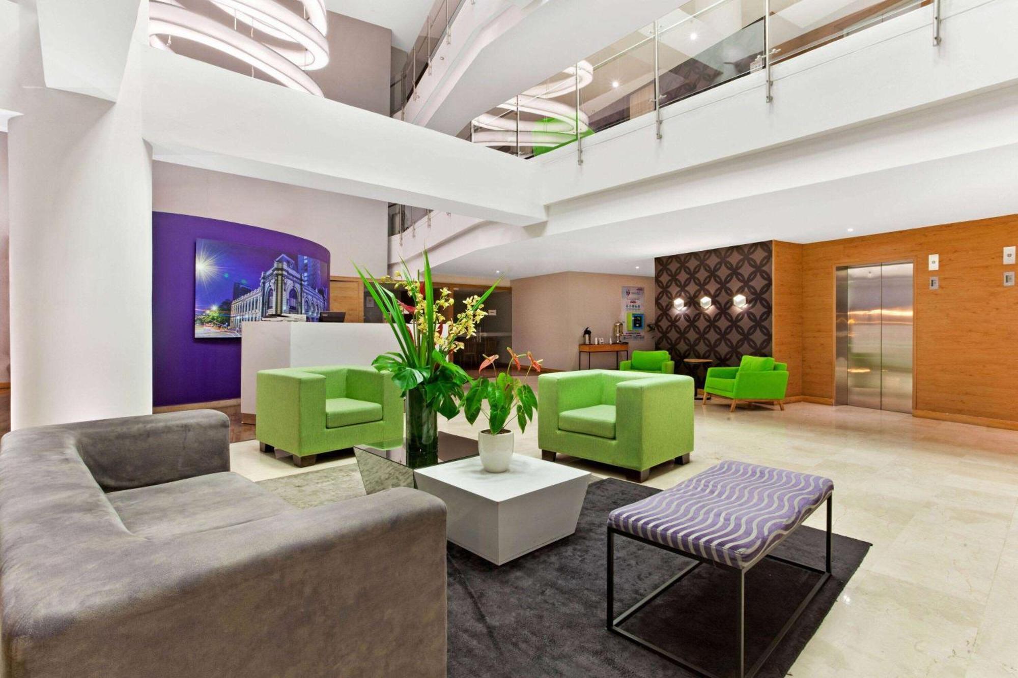 La Quinta By Wyndham Medellin Hotel Eksteriør billede