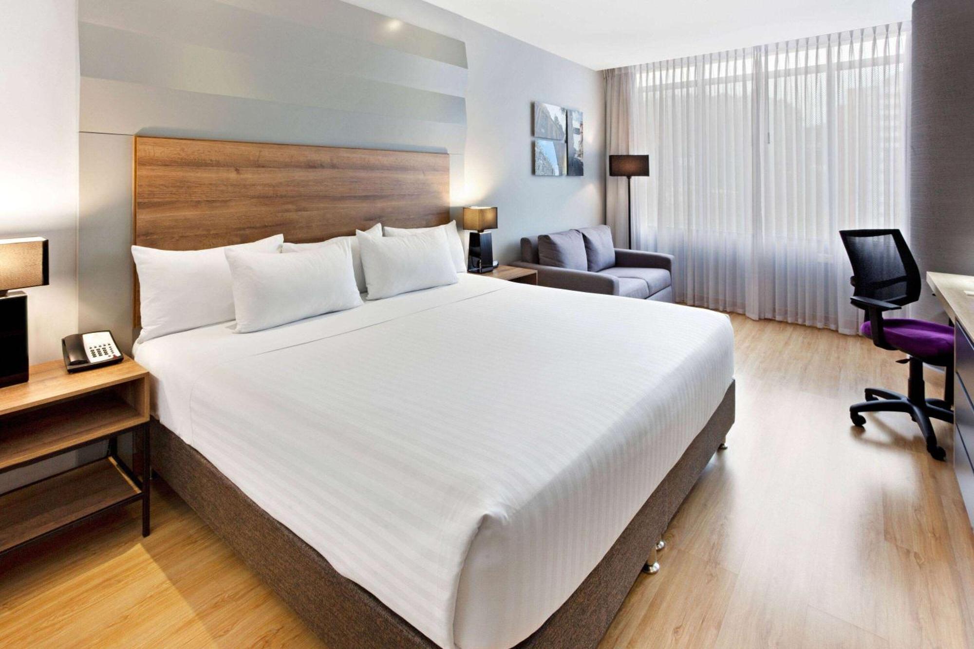 La Quinta By Wyndham Medellin Hotel Eksteriør billede